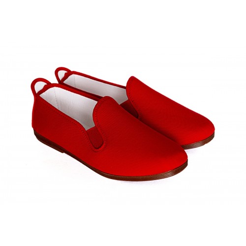 Zapatilla de lona con elásticos, color rojo