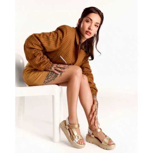 Sandalia Xti para Mujer con Cadena Decorativa color Beige